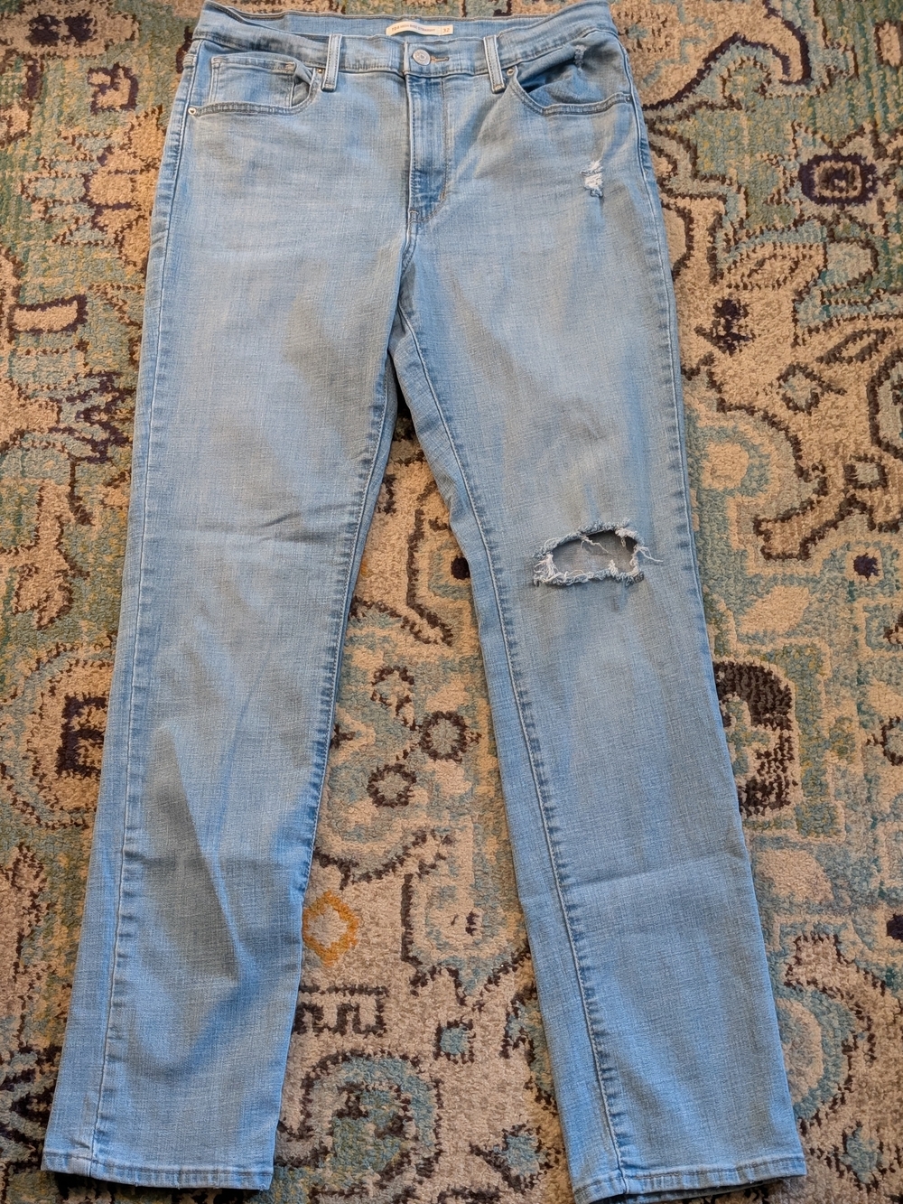 Levi's 724 High Rise Straight Leg Women's Jeans with Knee Rip